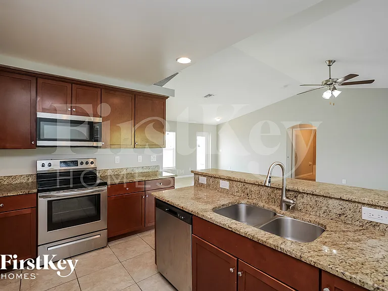 2209 NW 37th Ave — Photo 6