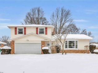 27984 Wisteria Dr, North Olmsted, OH 44070