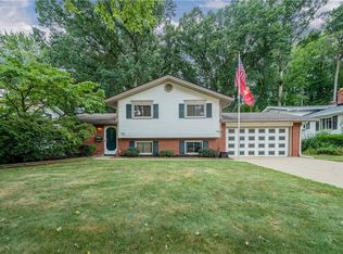 5224 Hampton Dr, North Olmsted, OH