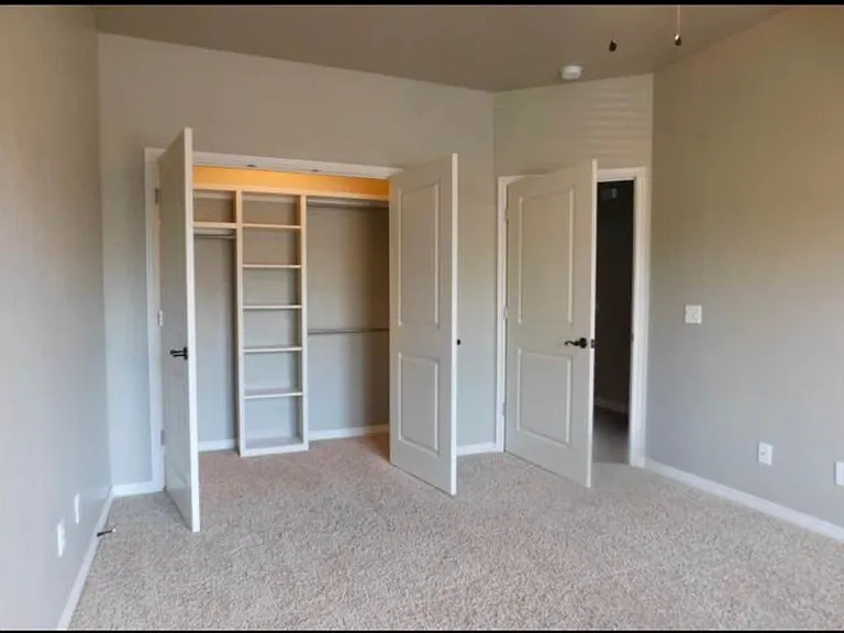 1013 E Camden Ln — Photo 1
