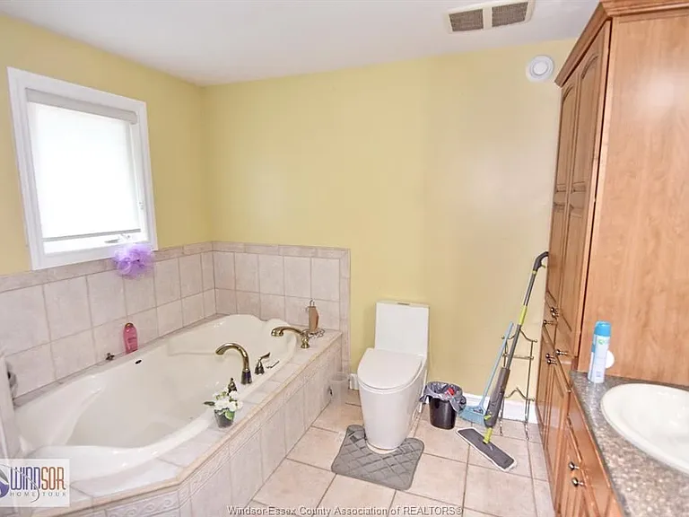 4305 Casgrain Dr #UPPER — Photo 33
