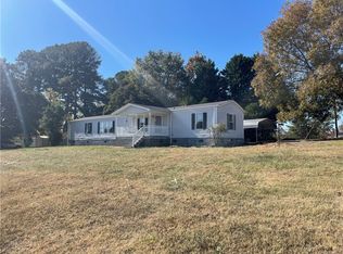 202 Kenneth St, Walhalla, SC 29691