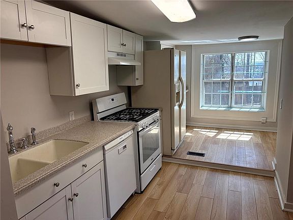 2nd image of 440 Cherry St SE