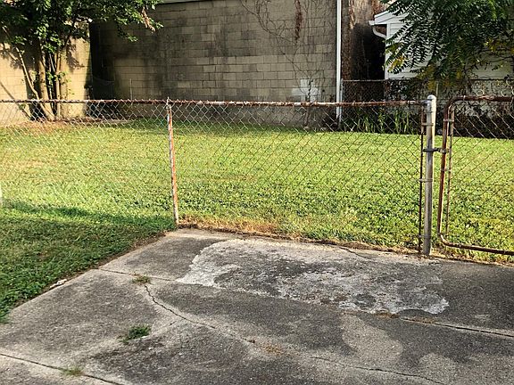 3rd image of 4321 Oakwood Ave