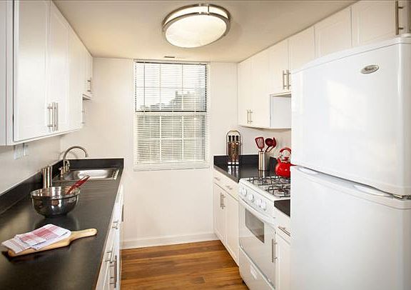 4th image of 705 N Wayne St APT 205
