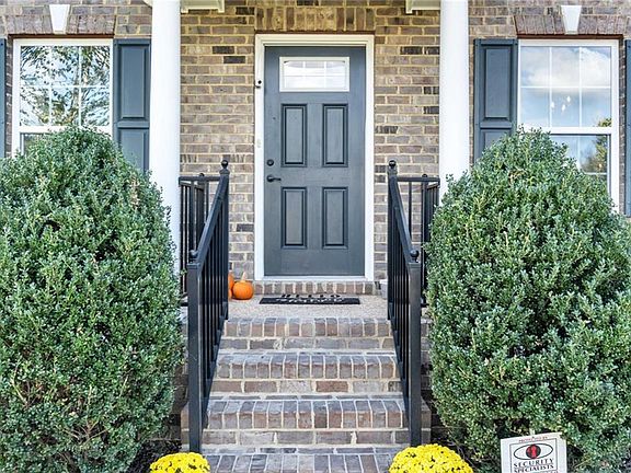 5th image of 11013 Mountain Spring Dr