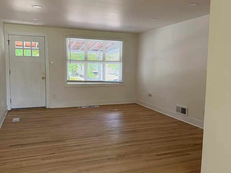 738 Geneva St — Photo 5