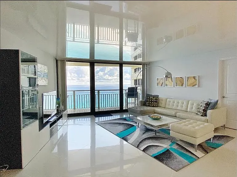 3000 N Ocean Dr — Photo 1