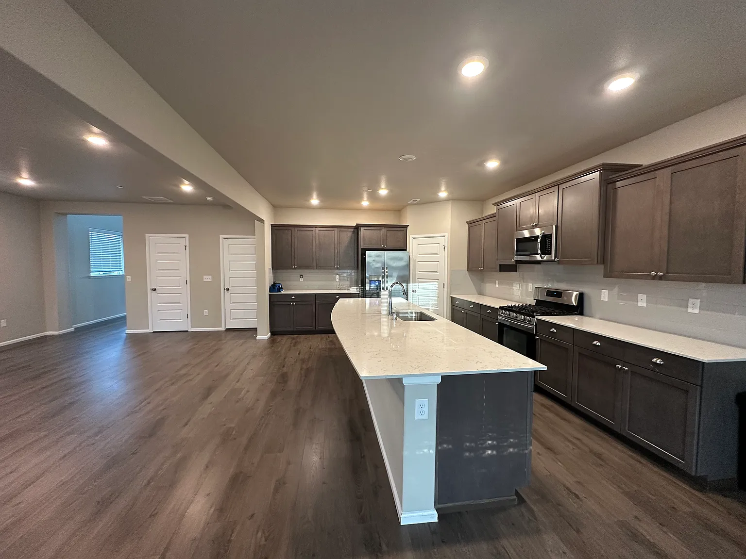 4 bed, 2.5 bath, 2501 sqft, $3,195 — Photo 2