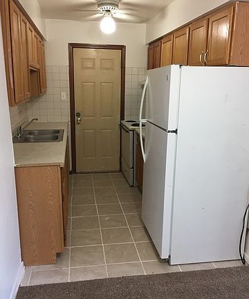 4th image of 13703 S Stewart Ave APT 2E