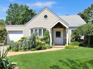 1592 Hereford Rd, Hewlett, NY 11557