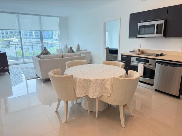 90 SW 3rd St, Miami, FL