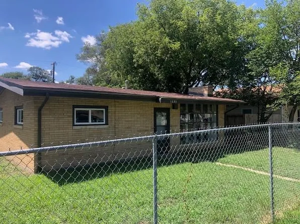 1233 S Vine St, Wichita, KS 67213