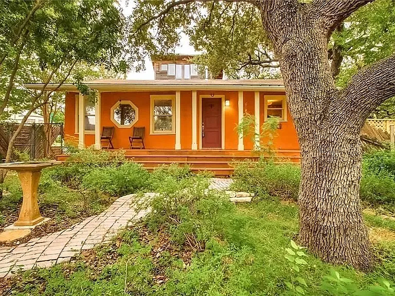 2401 Euclid Ave — Photo 1