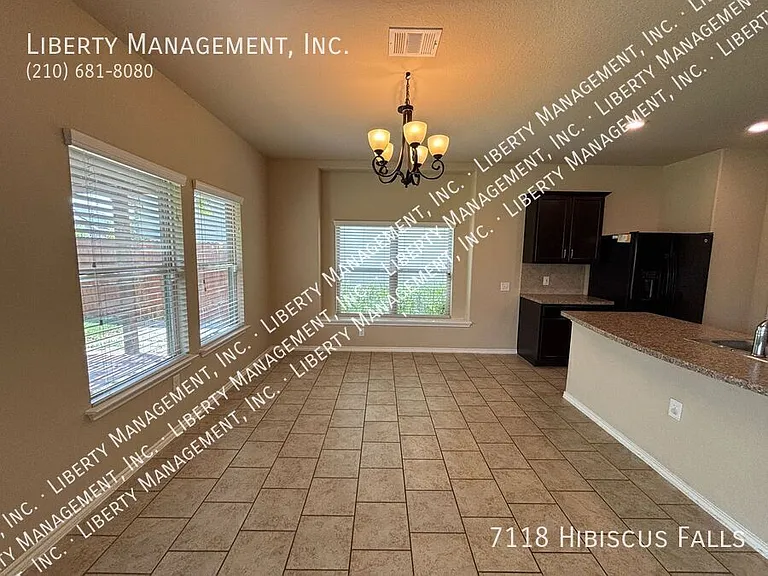 7118 Hibiscus Fls — Photo 12