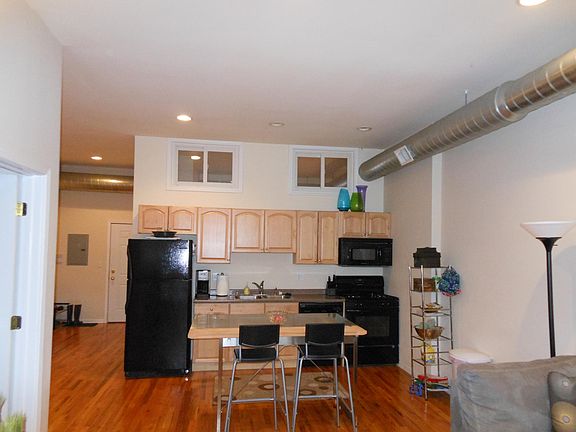 2nd image of 1302 N Milwaukee Ave #402