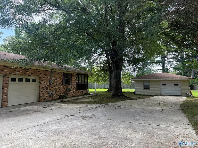 304 Poplar St — Photo 12