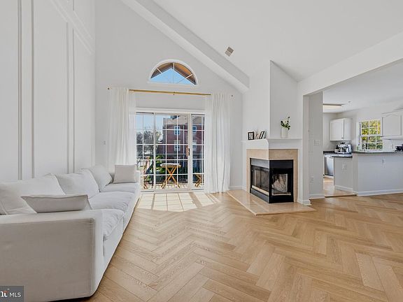 3rd image of 408 Ridgepoint Pl APT 38
