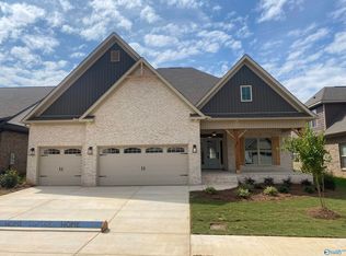 8 Hidden Grove Cir SW, Huntsville, AL 35803