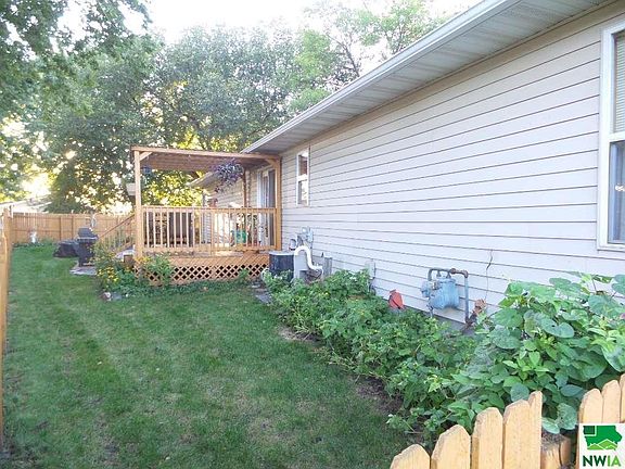 5th image of 1800 Wright Ave
