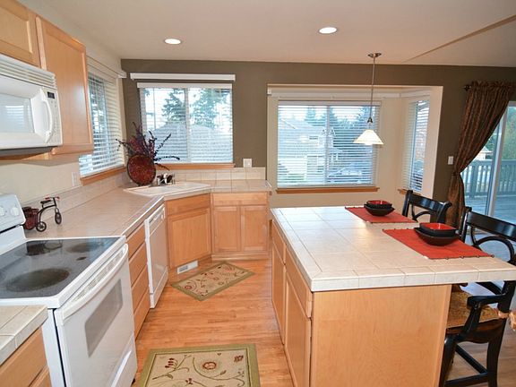 3rd image of 11115 63rd Ave NW
