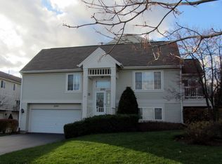 200 New Haven Dr, Cary, IL 60013