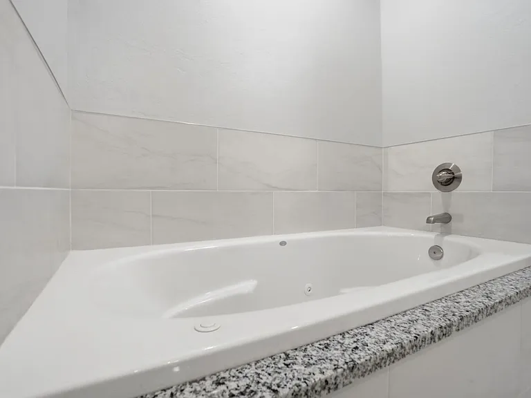 4254 Mesa Dr — Photo 21