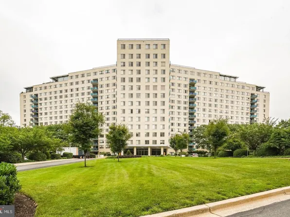 10401 Grosvenor Pl APT 324, Rockville, MD 20852