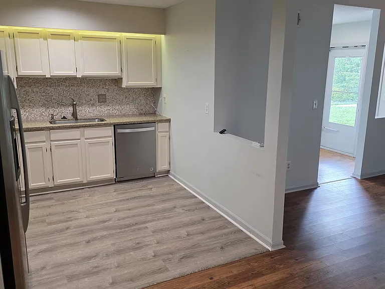 Kitchen/Foyer