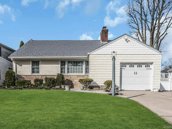 5 Sherwood Road, Glen Cove, NY 11542