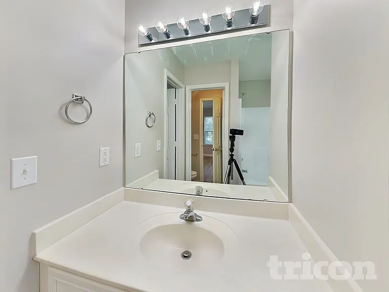 120 Honeywood Ave — Photo 9