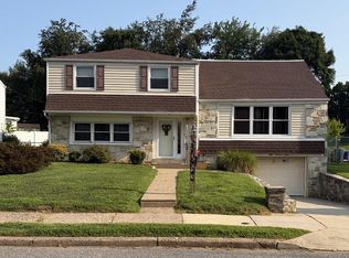 803 Rennard Cir, Philadelphia, PA 19116