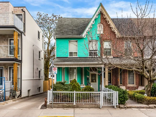 11 Foxley St, Toronto, ON M6J 1P9