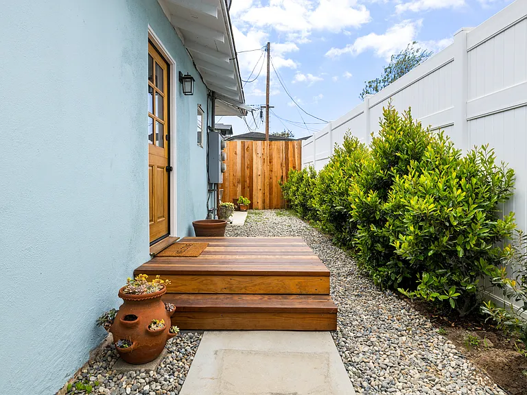 8327 Wiley Post Ave — Photo 6