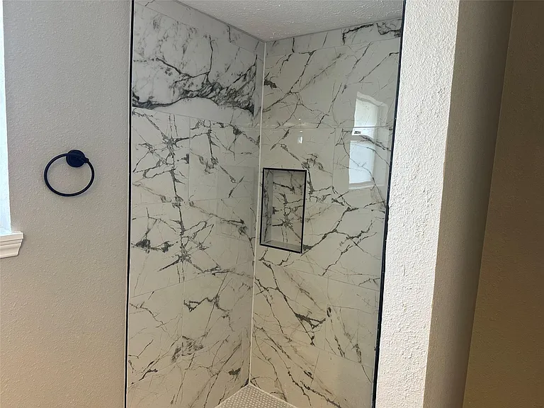 4821 Burning Tree Dr — Photo 15