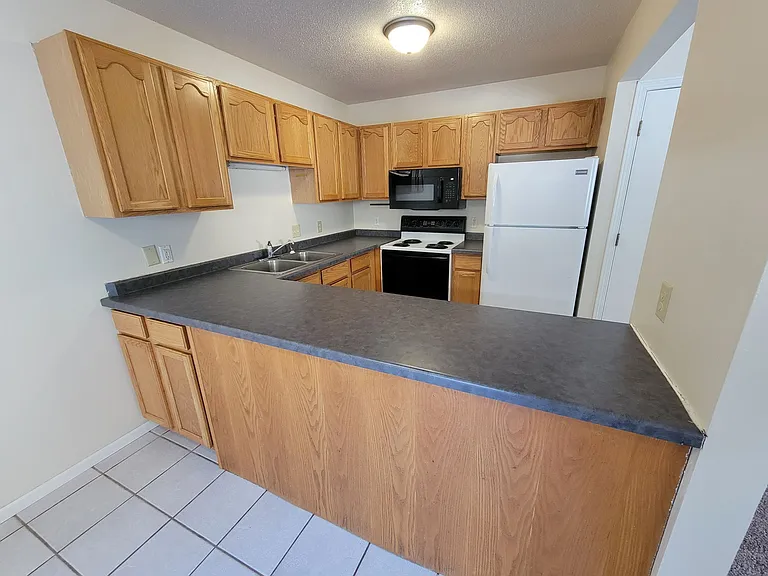 1008 Dutchman Dr — Photo 4