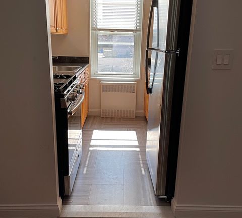 5th image of 737 10th Ave #3H