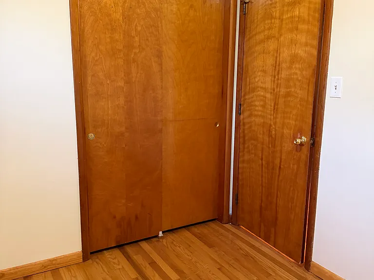 625 E Queen St — Photo 11