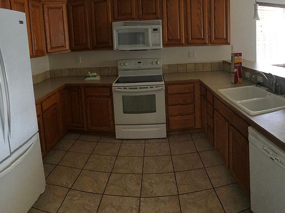 4th image of 218 S Belfair Pl