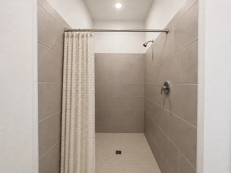 513 Robin St — Photo 7