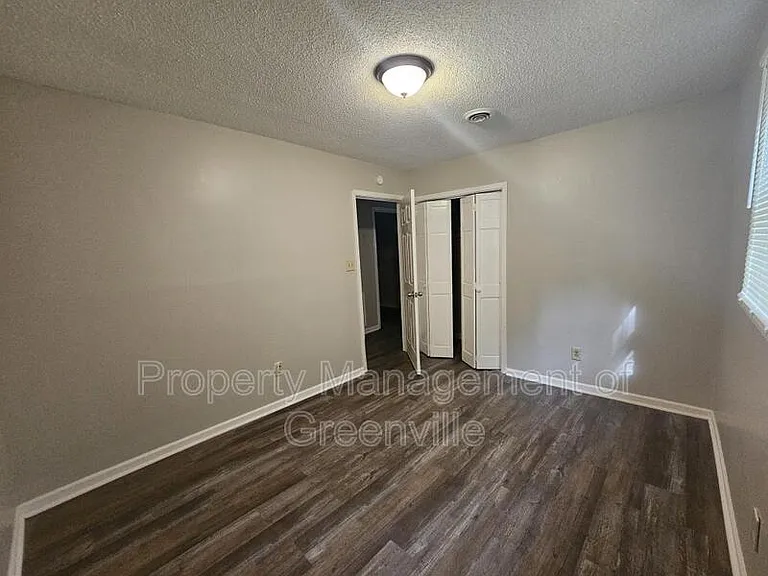 510 Woodside Ln — Photo 7