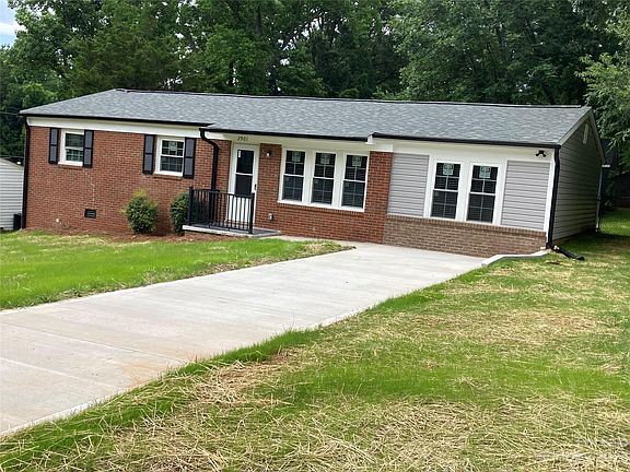 2nd image of 2901 Fallswood Dr
