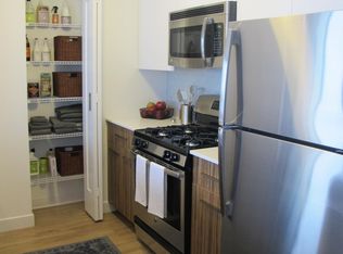 348 W Wolf Point Plz #405, Chicago, IL 60654