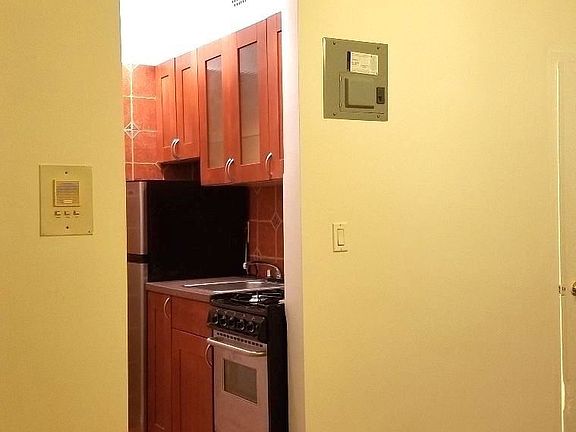 4th image of 2788 Broadway #4B