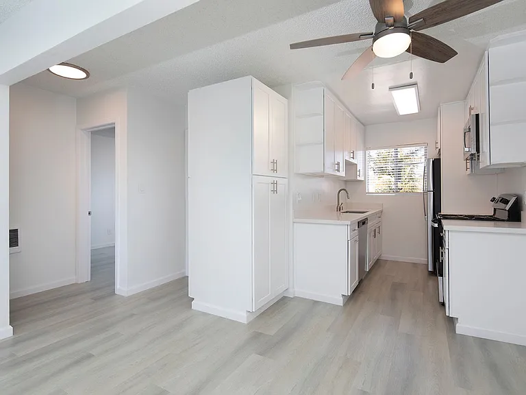 Catalina Pacific Apartments — Photo 2