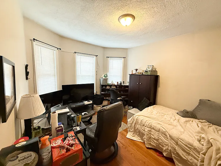 17 Cawfield St #1L — Photo 4