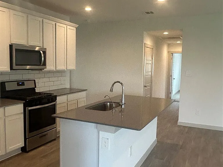 215 Dusty Bridle Ln — Photo 6
