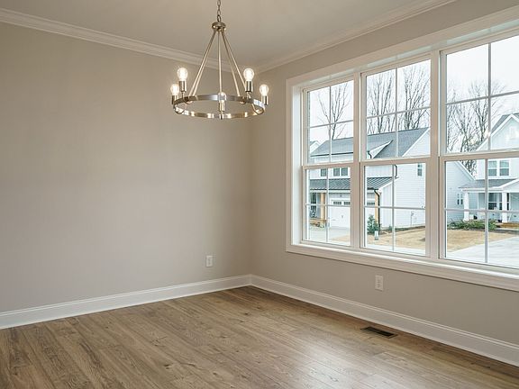 4th image of 1576 Lone Prairie Dr