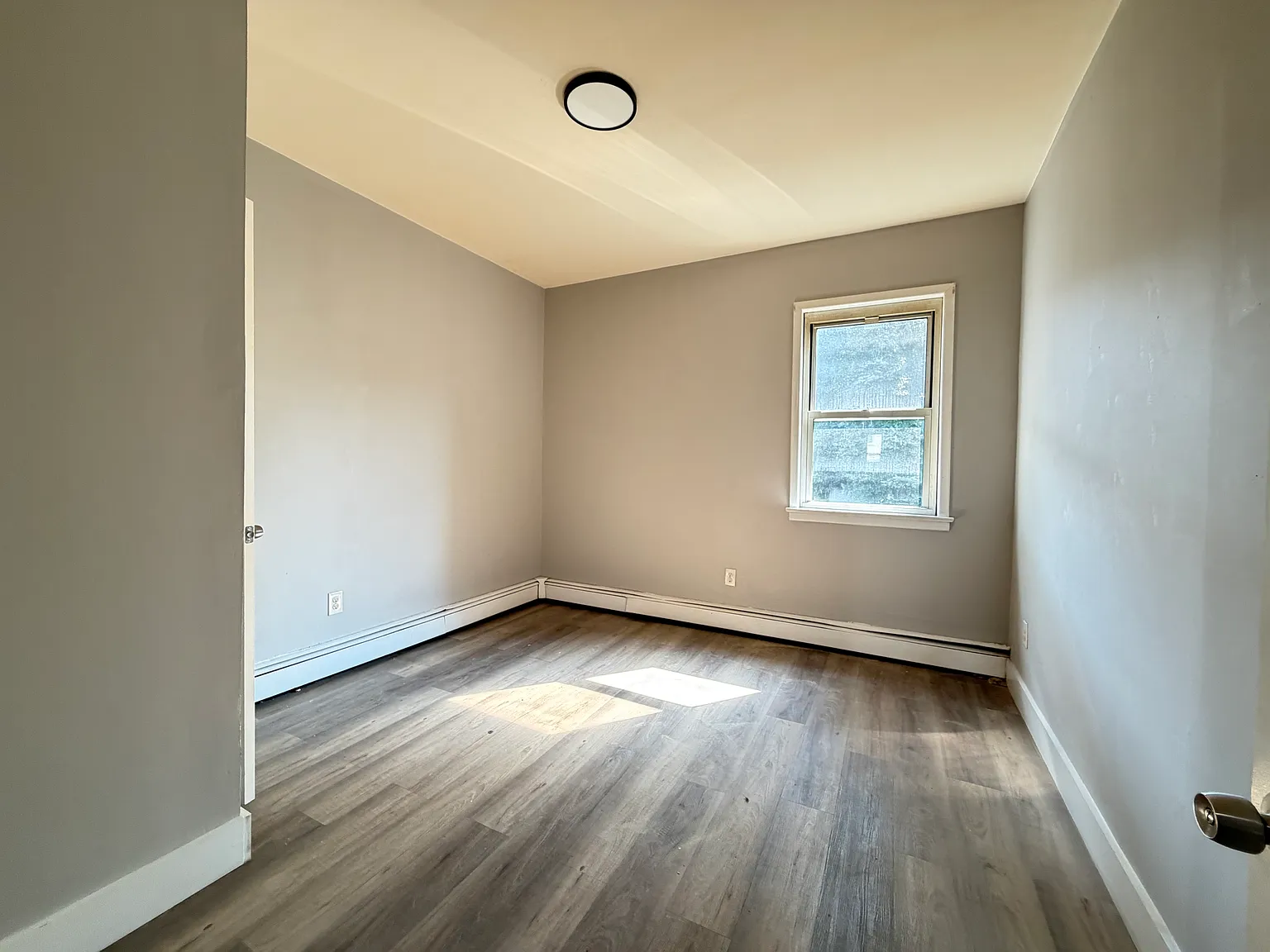 2 bed, 800 sqft, $2,200 — Photo 4