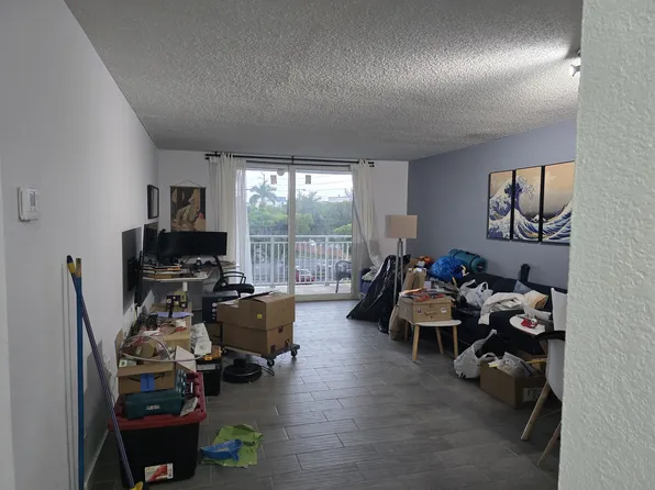 6950 NW 186th St APT 306, Hialeah, FL 33015